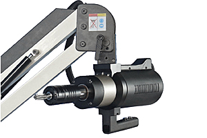 Głowicę maszyny można obracać od 0 do 90°